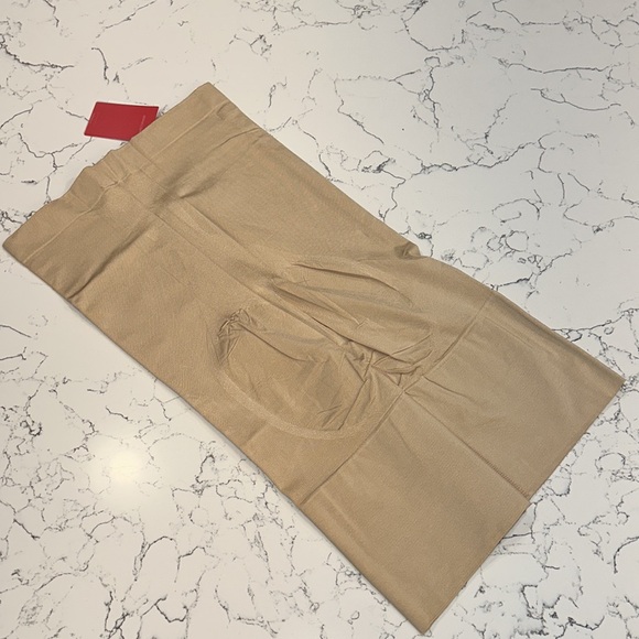 New Spanx OnCore High Waisted Mid Thigh Shaper - Picture 8 of 9